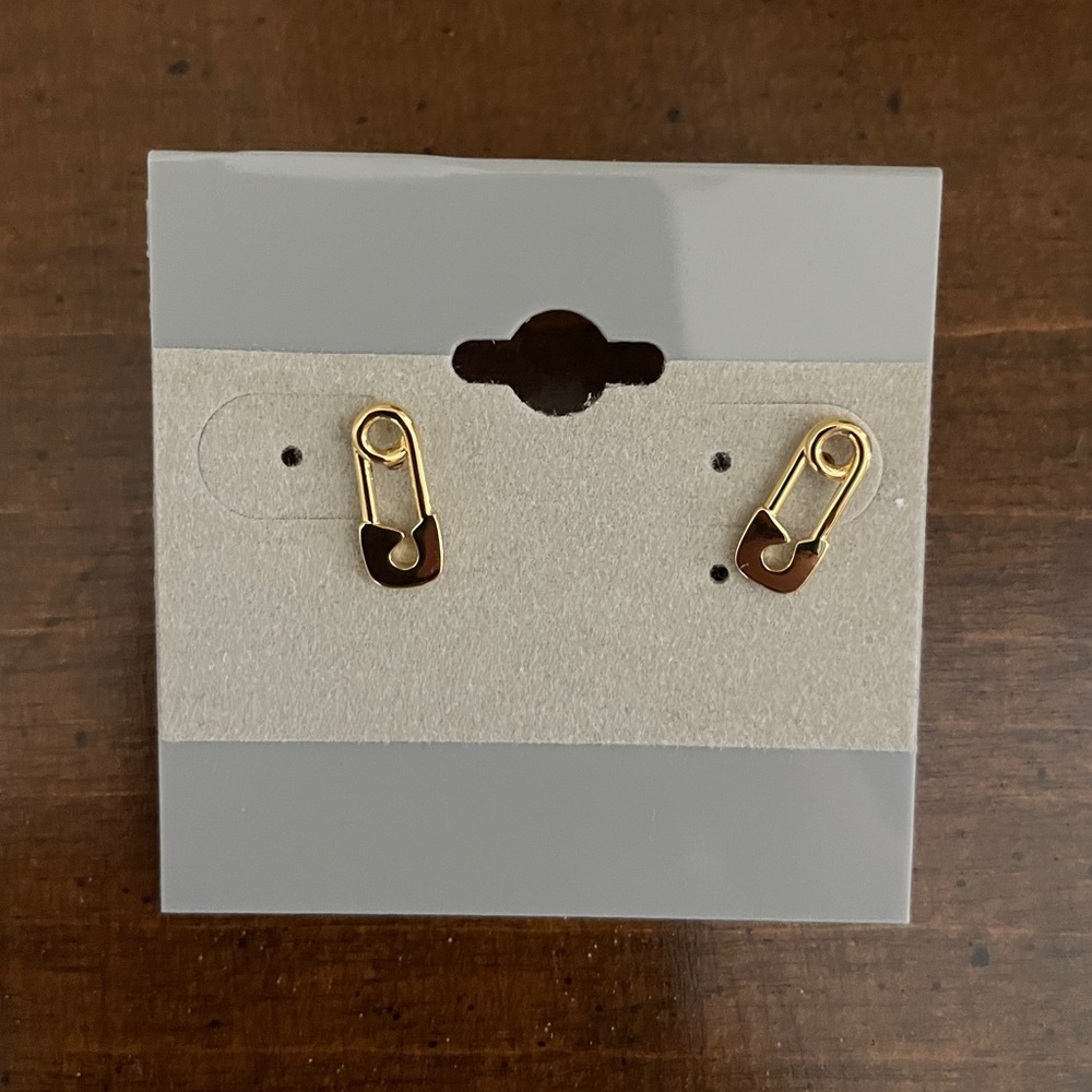 NWT Adornia Nordstrom 14K Yellow Gold Vermeil Safety Pin Stud Earrings.
